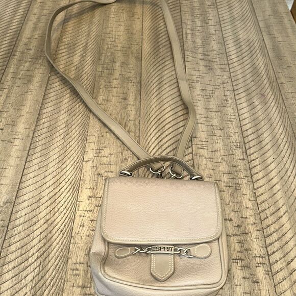 Espirit Vegan Imprinted Leather Look Crossbody and Easy Snap Convenience! ✈️ 🌆 - Picture 7 of 17